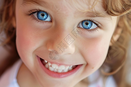 洋溢着笑容的小女孩背景图片