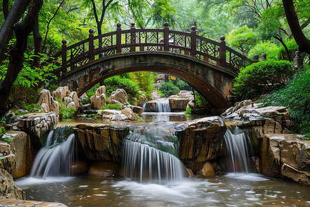 岩石瀑布森林中的瀑布和桥梁背景