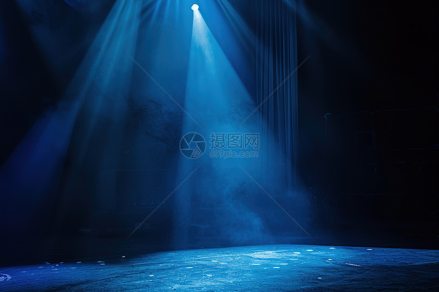 黑暗舞台中的灯光图片