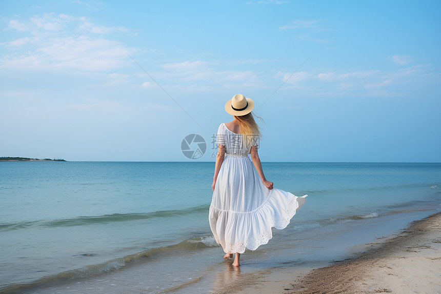 海滩上的美丽女子图片